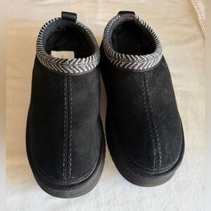 Koolaburra Ugg Black Shoes